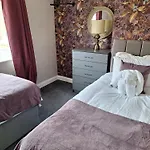 Fieldside House Beautiful Sleeps 6 House With Decked Garden *