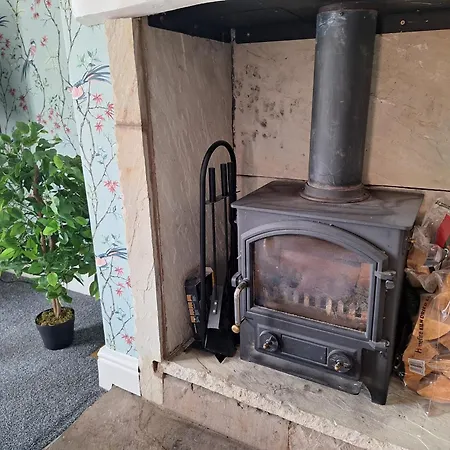 בית נופש Fieldside House Beautiful Sleeps 6 House With Decked Garden