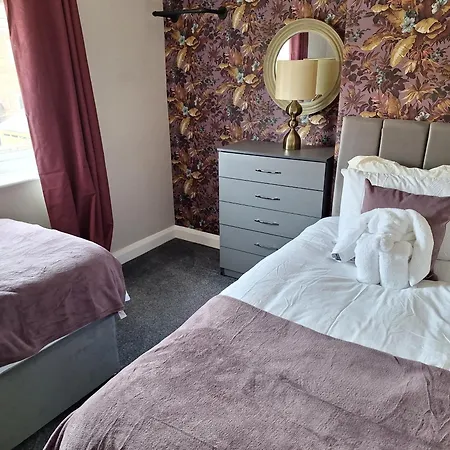 Fieldside House Beautiful Sleeps 6 House With Decked Garden *