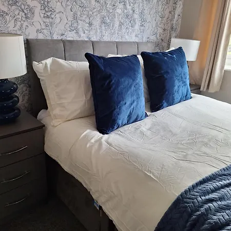 Fieldside House Beautiful Sleeps 6 House With Decked Garden בית נופש *