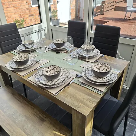 Fieldside House Beautiful Sleeps 6 House With Decked Garden בית נופש