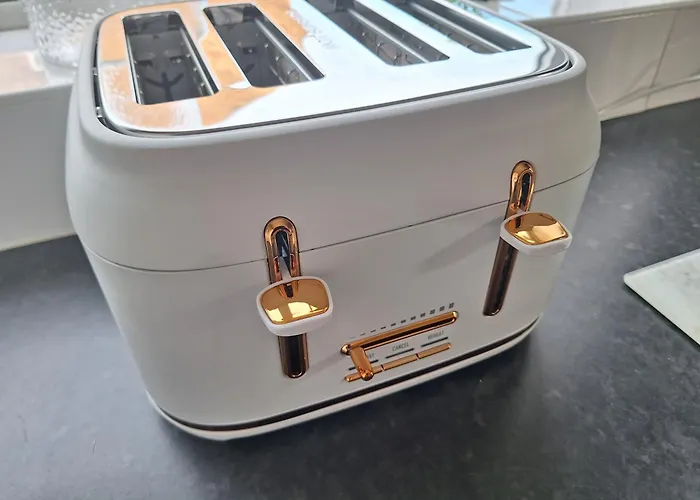 Fieldside House Beautiful Sleeps 6 House With Decked Garden *