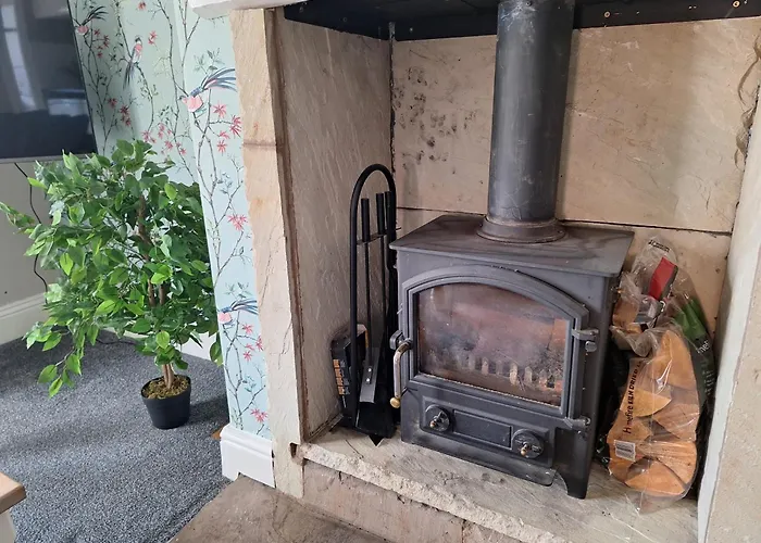 Fieldside House Beautiful Sleeps 6 House With Decked Garden *