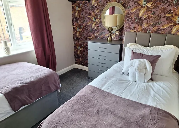 Fieldside House Beautiful Sleeps 6 House With Decked Garden *