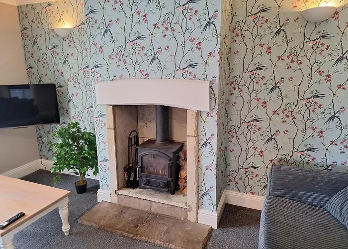 Fieldside House Beautiful Sleeps 6 House With Decked Garden *