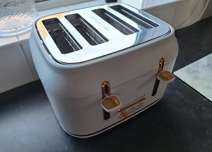 Fieldside House Beautiful Sleeps 6 House With Decked Garden