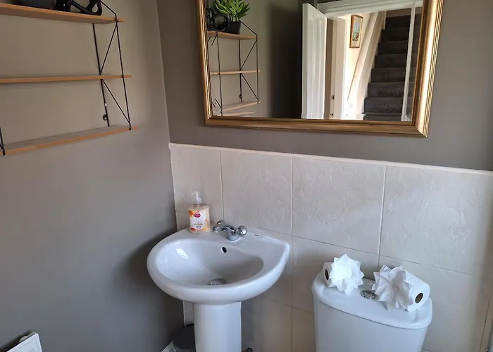 Fieldside House Beautiful Sleeps 6 House With Decked Garden