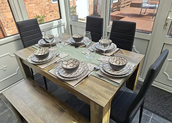 Fieldside House Beautiful Sleeps 6 House With Decked Garden בית נופש