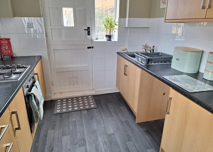 Fieldside House Beautiful Sleeps 6 House With Decked Garden