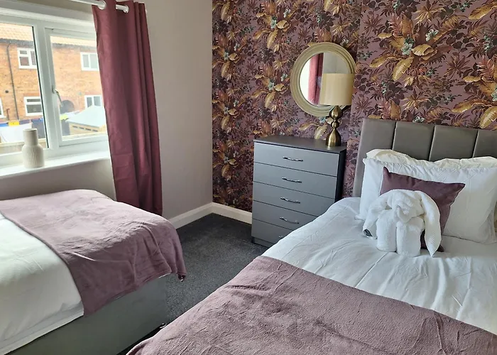 Дом отдыха Fieldside House Beautiful Sleeps 6 House With Decked Garden *