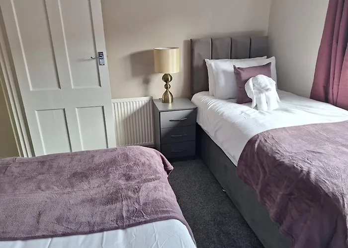 Дом отдыха Fieldside House Beautiful Sleeps 6 House With Decked Garden Скарборо