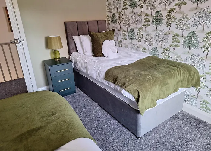 Дом отдыха Fieldside House Beautiful Sleeps 6 House With Decked Garden